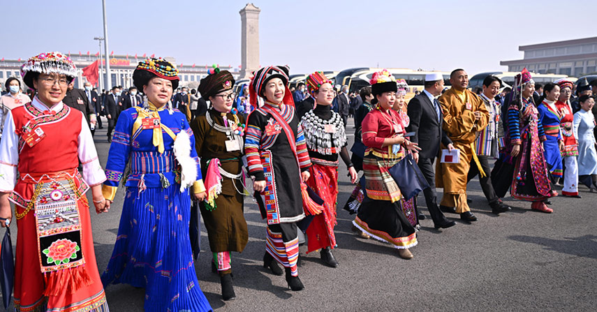 全国政协委员走向会场